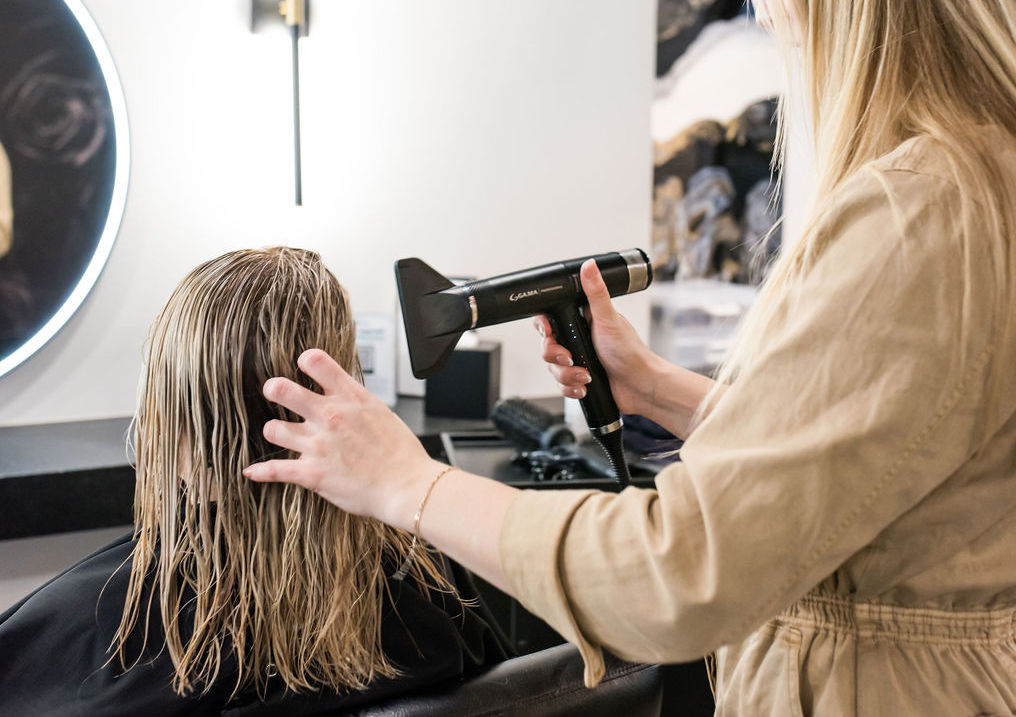 blow-dry-assistant