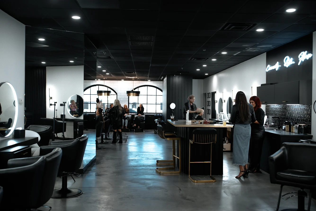 Salon Chair Rental vs Salon Suites in Scottsdale: Which Option Is Right for You?